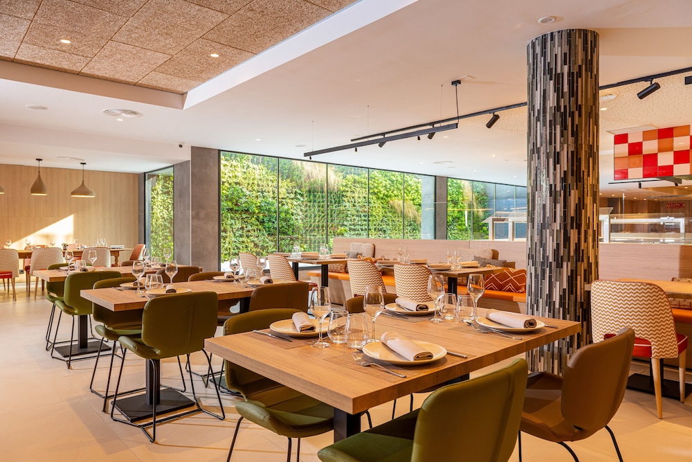 L'Azure Hotel — Restaurant & bars in Lloret de Mar, Catalonia