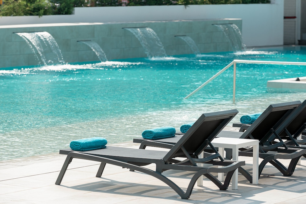 L'Azure Hotel — Swimming pool in Lloret de Mar, Catalonia
