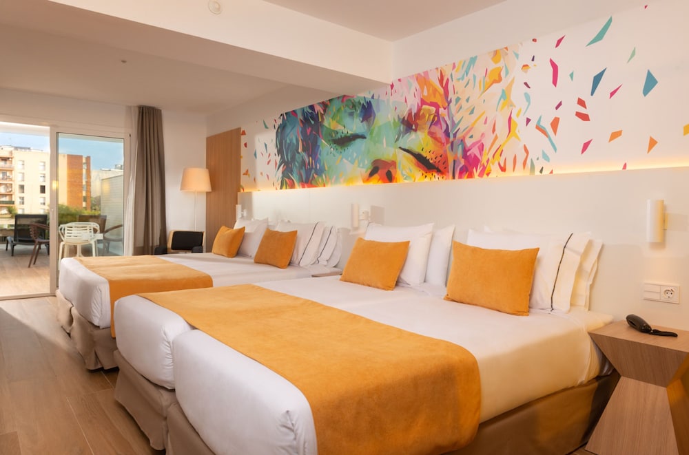 L'Azure Hotel — Hotel rooms in Lloret de Mar, Catalonia