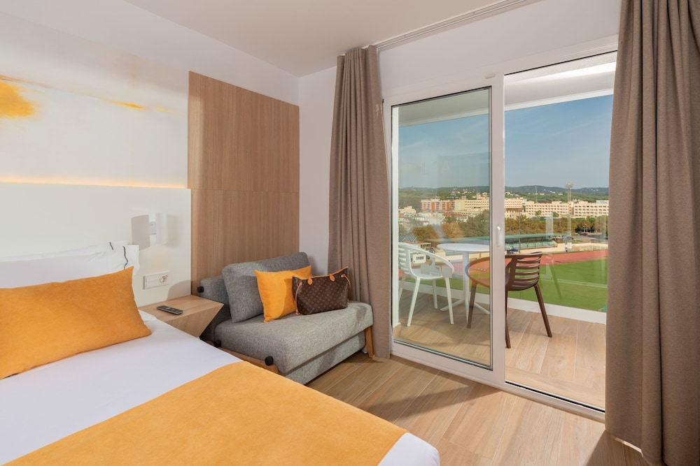 L'Azure Hotel — Hotel rooms in Lloret de Mar, Catalonia