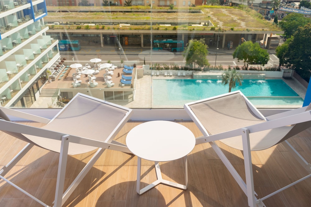 L'Azure Hotel — Swimming pool in Lloret de Mar, Catalonia