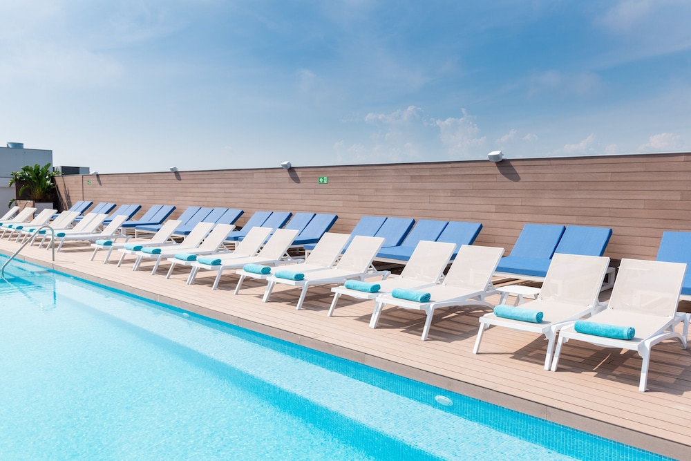 L'Azure Hotel — Swimming pool in Lloret de Mar, Catalonia