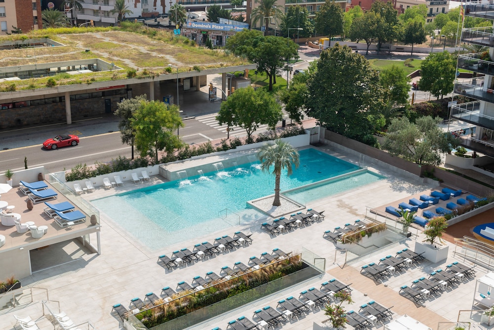 L'Azure Hotel — Swimming pool in Lloret de Mar, Catalonia