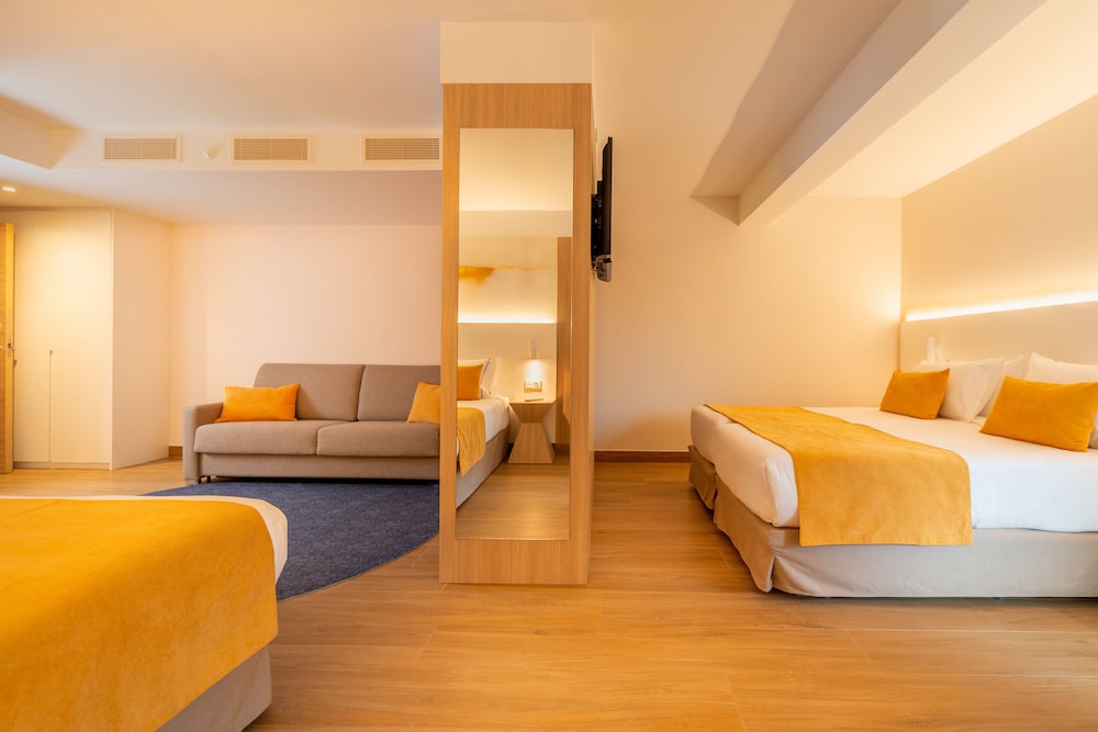 L'Azure Hotel — Hotel rooms in Lloret de Mar, Catalonia