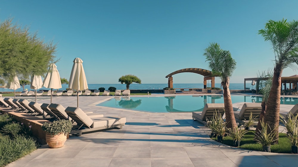Sirens Beach and Village - All Inclusive — Swimming pool in Malia
