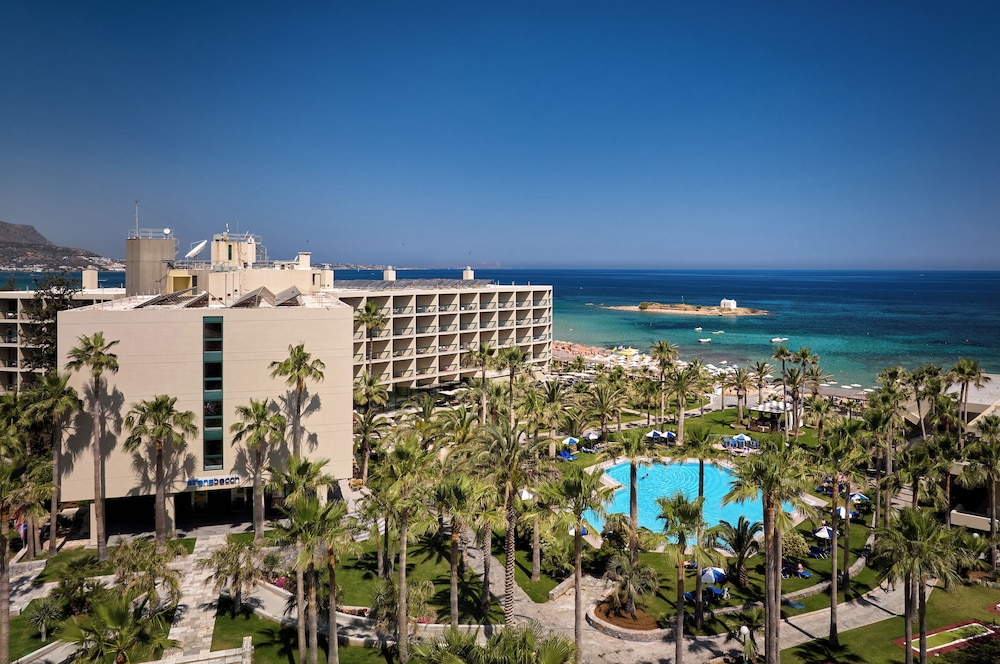 Sirens Beach and Village - All Inclusive — Hotel building in Malia