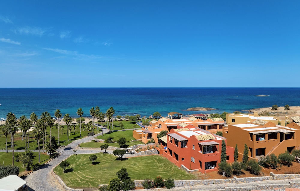 Sirens Beach and Village - All Inclusive — Hotel building in Malia