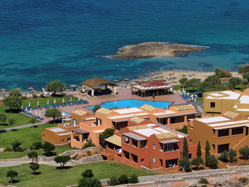Sirens Beach and Village - All Inclusive — Hotel building in Malia
