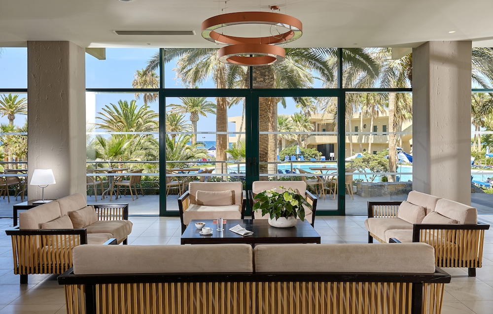 Sirens Beach and Village - All Inclusive — Hotel building in Malia