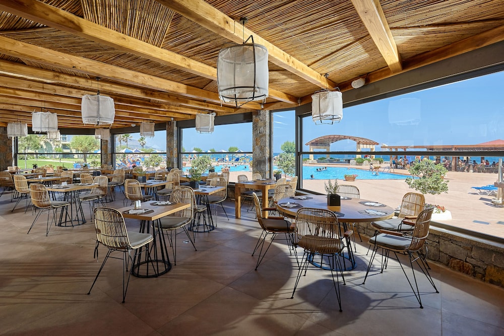 Sirens Beach and Village - All Inclusive — Restaurant & bars in Malia