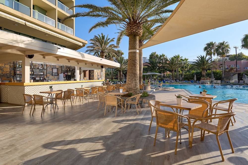 Sirens Beach and Village - All Inclusive — Restaurant & bars in Malia