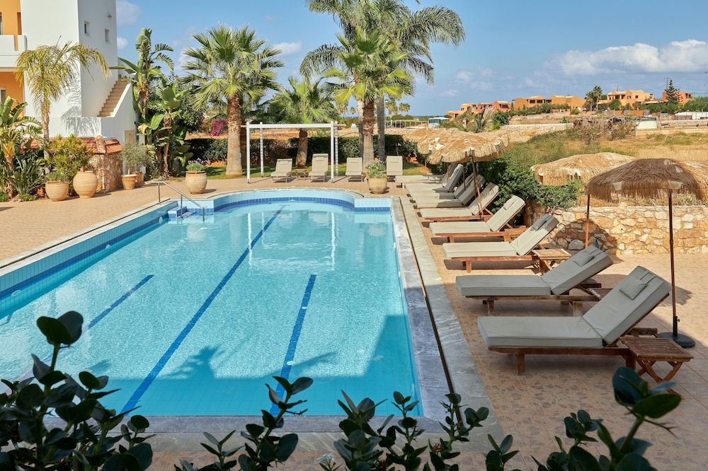 Sirens Beach and Village - All Inclusive — Swimming pool in Malia