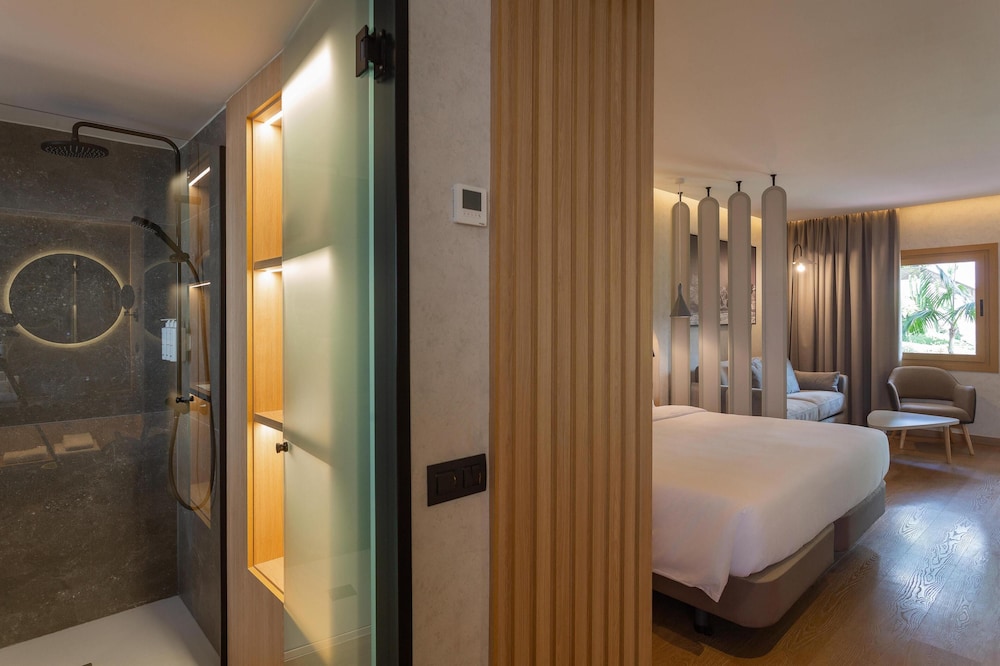 Radisson Resort & Residences Tenerife - Adults Only — Hotel rooms in Puerto de la Cruz, Canary Islands