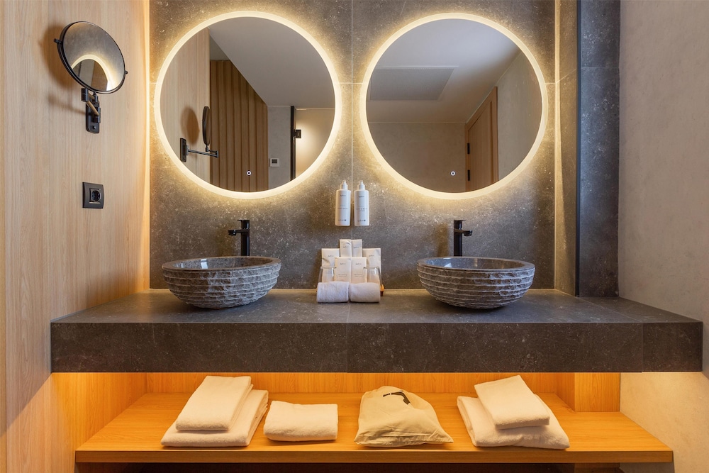 Radisson Resort & Residences Tenerife - Adults Only — Hotel rooms in Puerto de la Cruz, Canary Islands