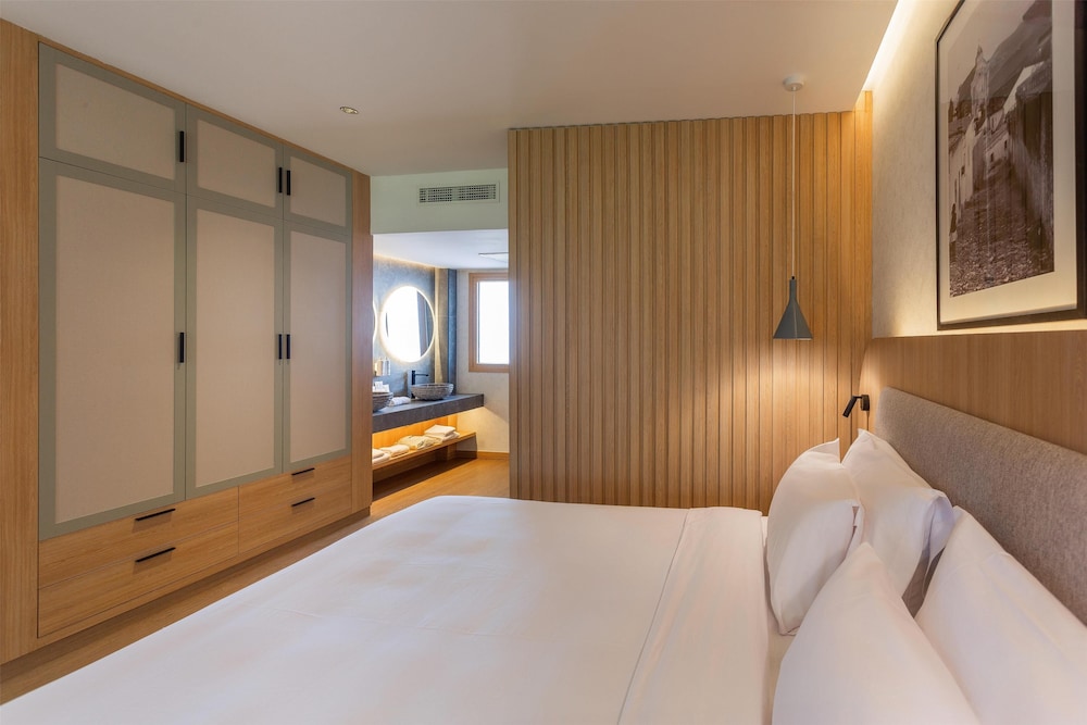 Radisson Resort & Residences Tenerife - Adults Only — Hotel rooms in Puerto de la Cruz, Canary Islands