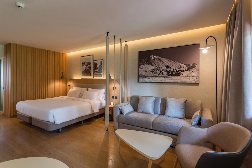 Radisson Resort & Residences Tenerife - Adults Only — Hotel rooms in Puerto de la Cruz, Canary Islands