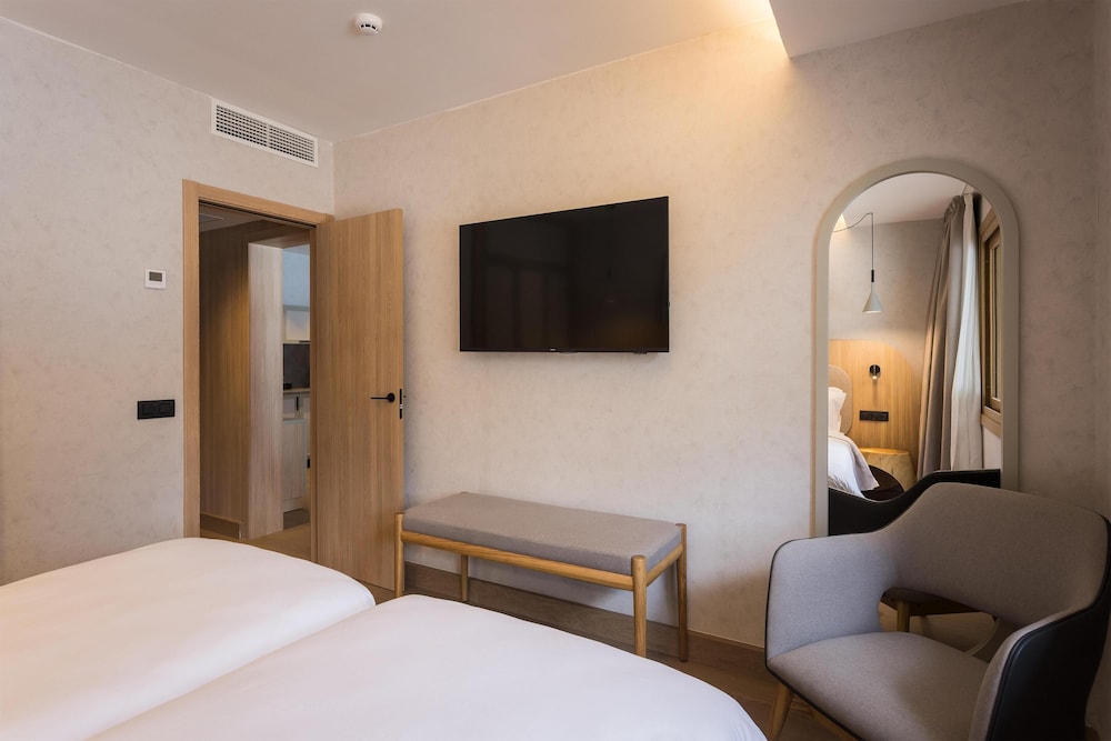 Radisson Resort & Residences Tenerife - Adults Only — Hotel rooms in Puerto de la Cruz, Canary Islands