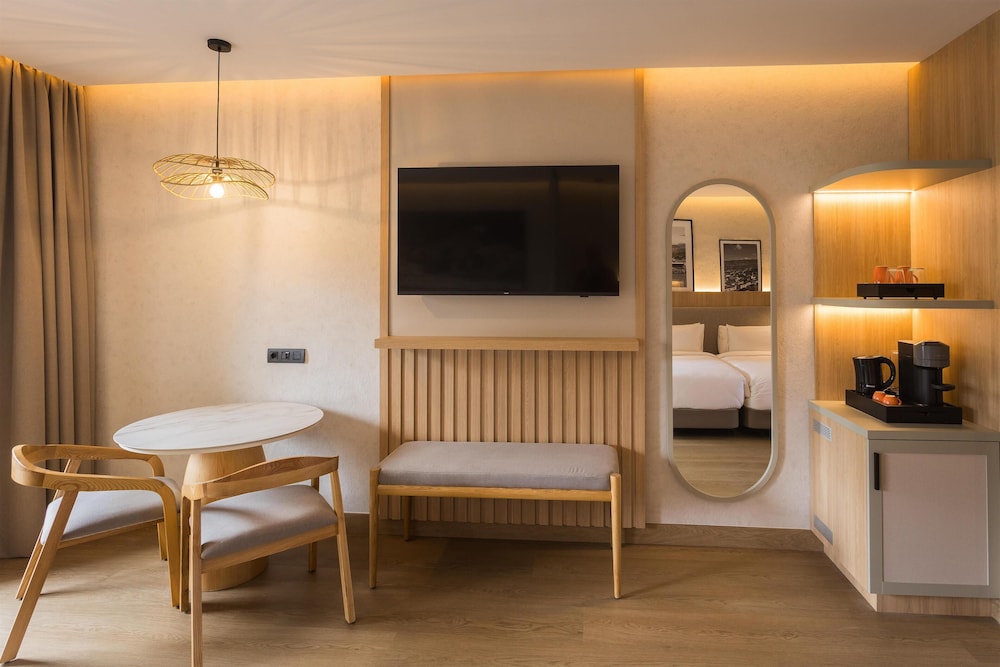 Radisson Resort & Residences Tenerife - Adults Only — Hotel rooms in Puerto de la Cruz, Canary Islands