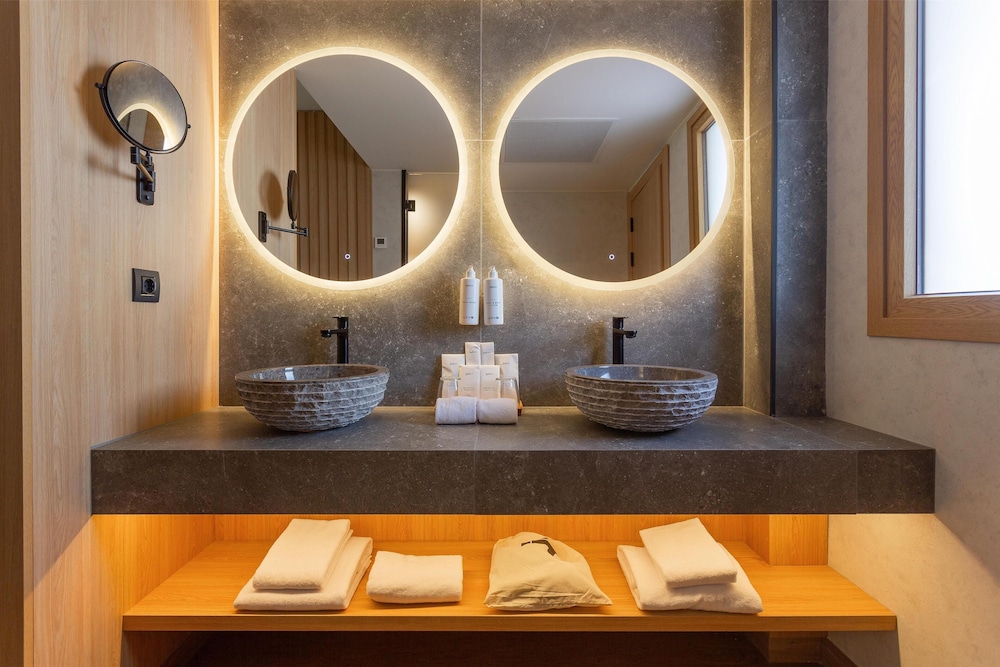 Radisson Resort & Residences Tenerife - Adults Only — Hotel rooms in Puerto de la Cruz, Canary Islands