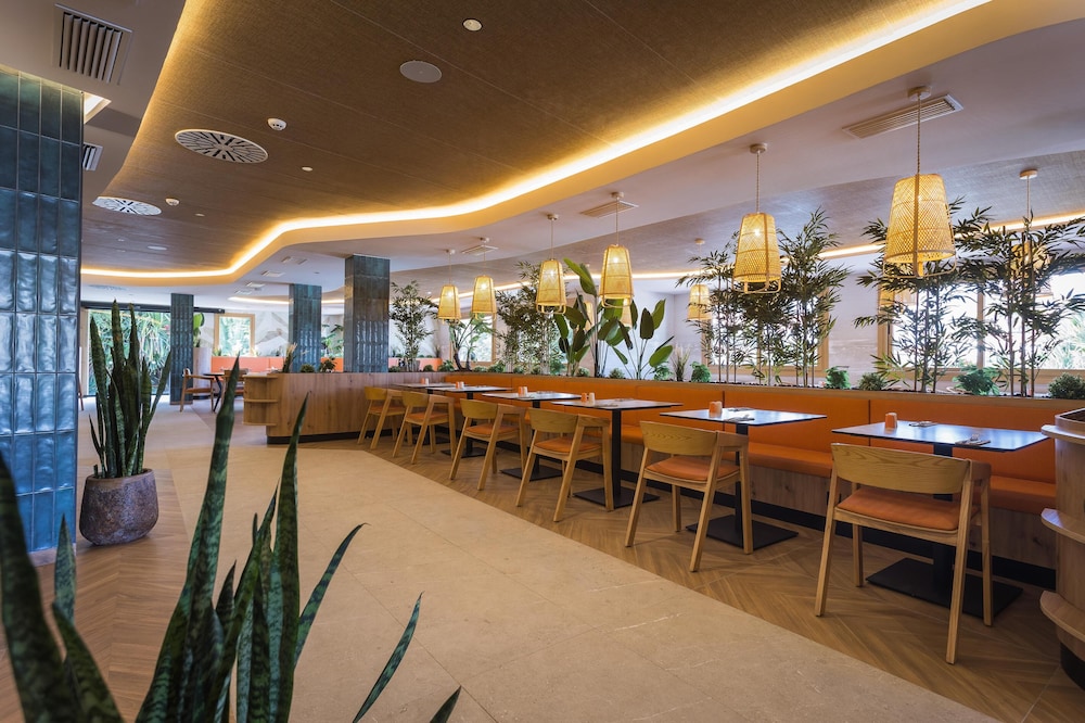 Radisson Resort & Residences Tenerife - Adults Only — Restaurant & bars in Puerto de la Cruz, Canary Islands