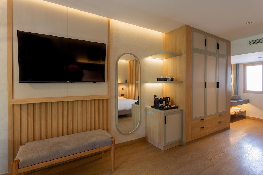Radisson Resort & Residences Tenerife - Adults Only — Hotel rooms in Puerto de la Cruz, Canary Islands