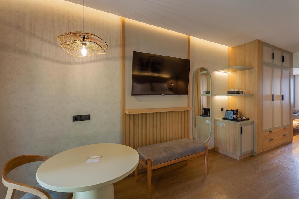 Radisson Resort & Residences Tenerife - Adults Only — Hotel rooms in Puerto de la Cruz, Canary Islands