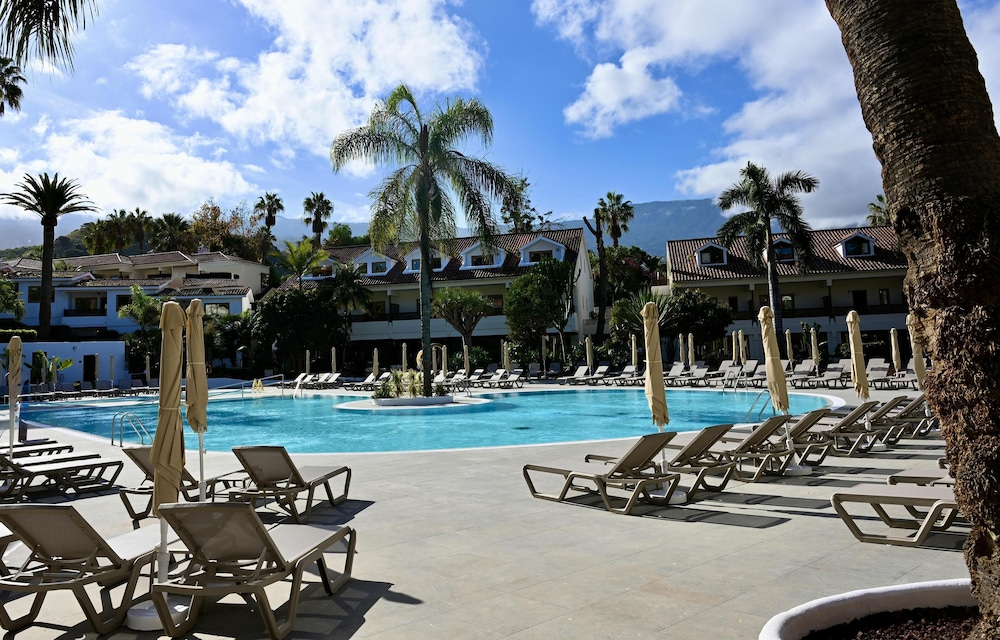 Radisson Resort & Residences Tenerife - Adults Only — Swimming pool in Puerto de la Cruz, Canary Islands