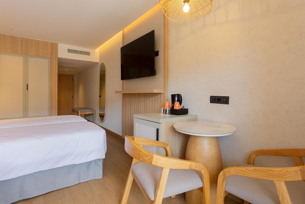 Radisson Resort & Residences Tenerife - Adults Only — Hotel rooms in Puerto de la Cruz, Canary Islands