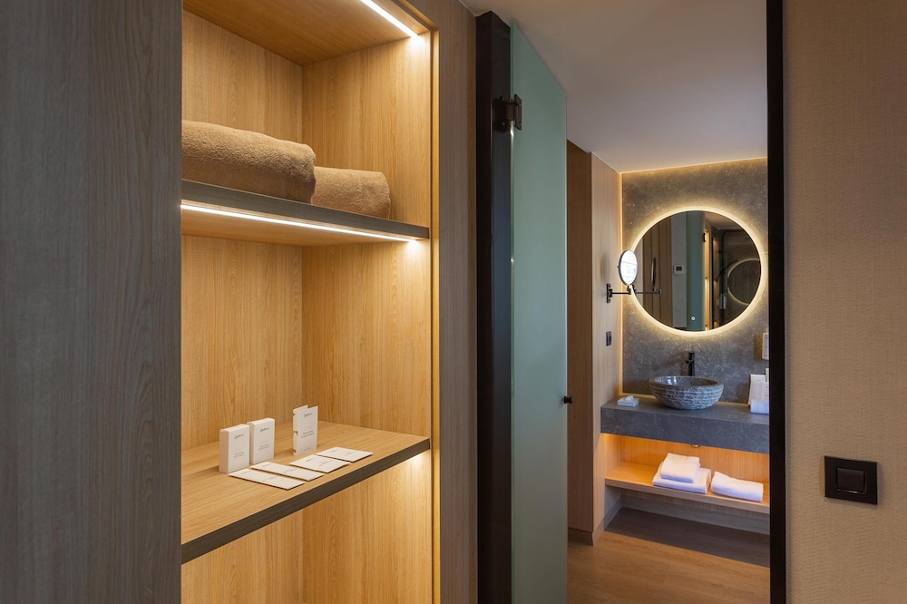 Radisson Resort & Residences Tenerife - Adults Only — Hotel rooms in Puerto de la Cruz, Canary Islands
