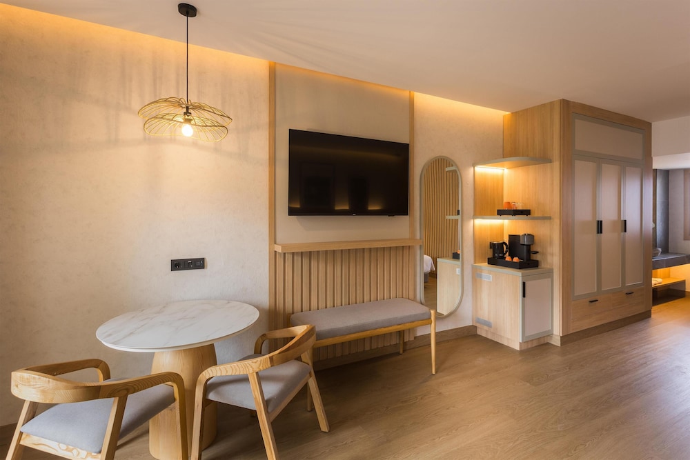 Radisson Resort & Residences Tenerife - Adults Only — Hotel rooms in Puerto de la Cruz, Canary Islands
