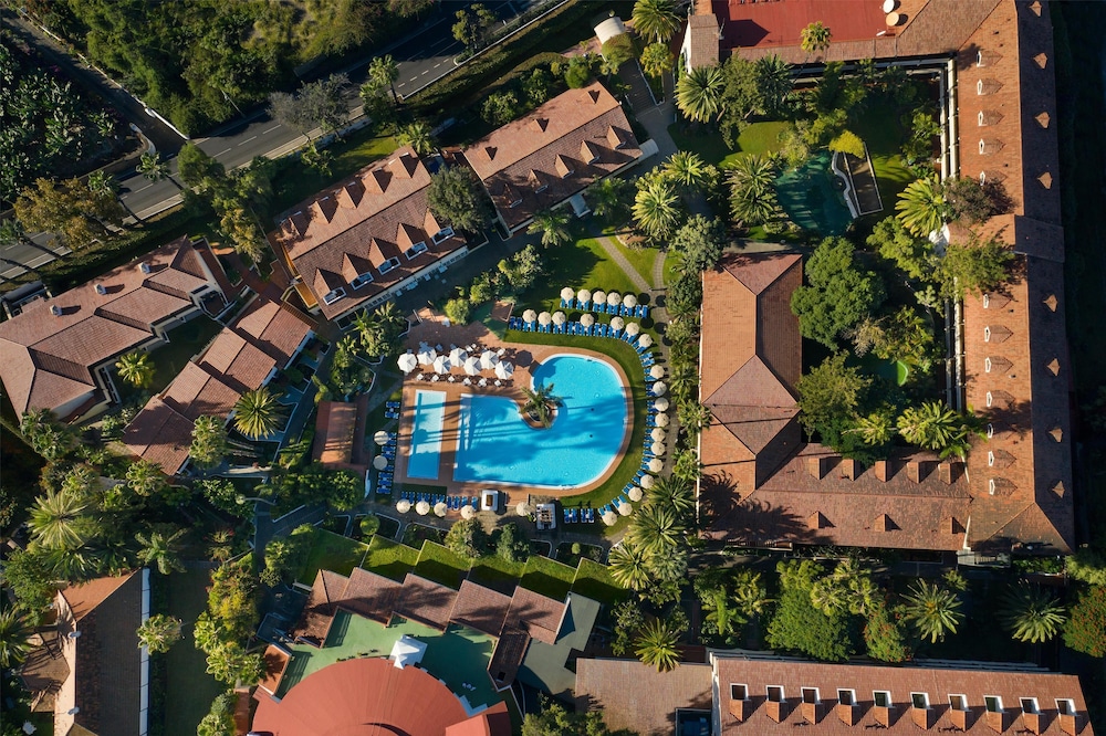 Radisson Resort & Residences Tenerife - Adults Only — Swimming pool in Puerto de la Cruz, Canary Islands