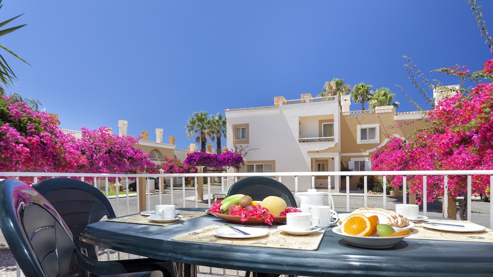 Pestana Palm Gardens — Hotel building in Carvoeiro, Faro