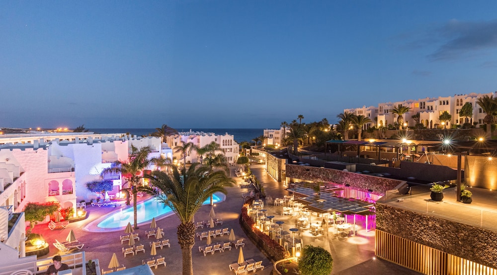 Sotavento Beach Club — Hotel building in Costa Calma, Canary Islands