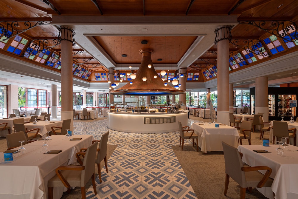 Hotel Cordial Mogán Playa — Restaurant & bars in Puerto de Mogan, Canary Islands