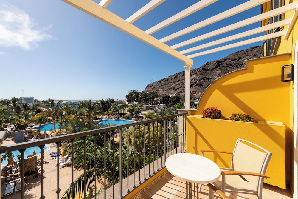 Hotel Cordial Mogán Playa — Swimming pool in Puerto de Mogan, Canary Islands