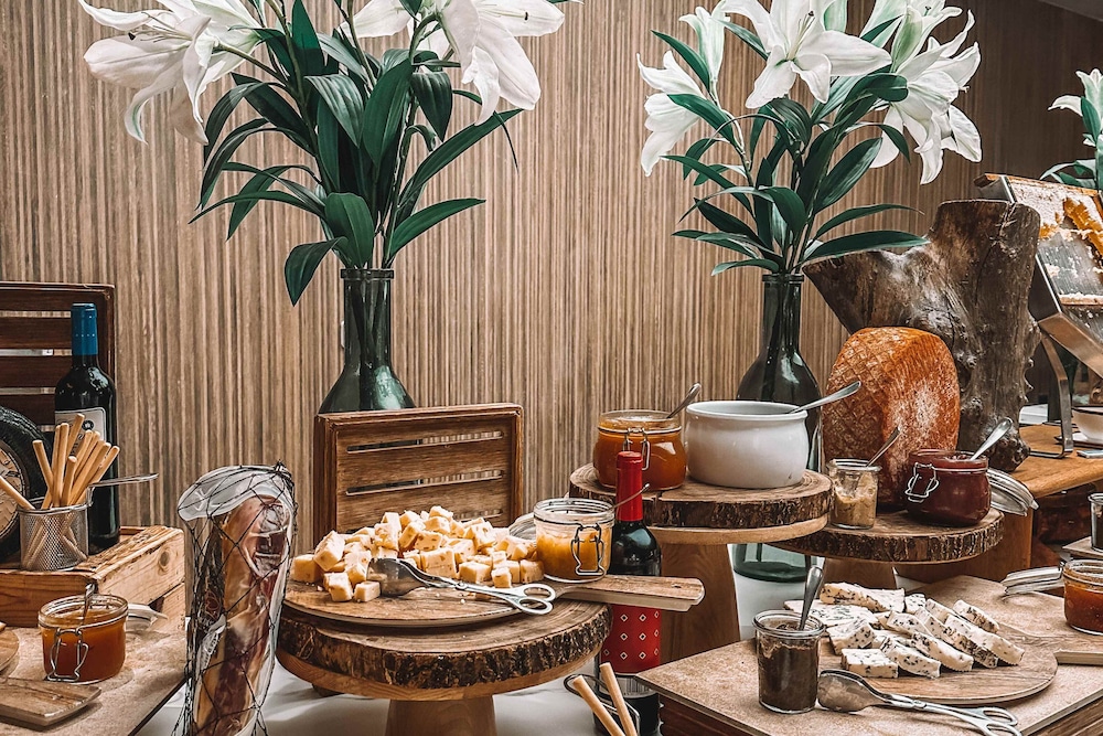 Hotel Cordial Mogán Playa — Restaurant & bars in Puerto de Mogan, Canary Islands