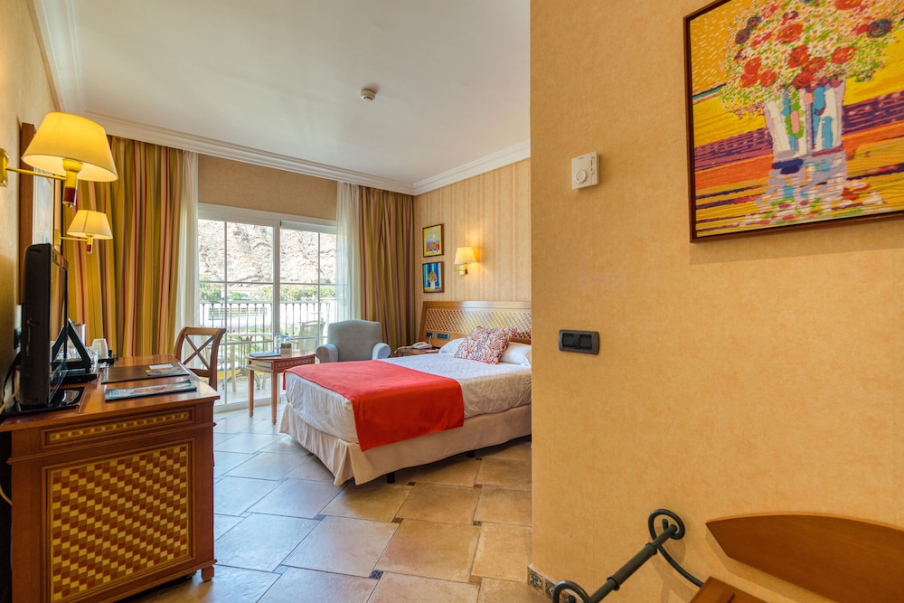 Hotel Cordial Mogán Playa — Hotel rooms in Puerto de Mogan, Canary Islands