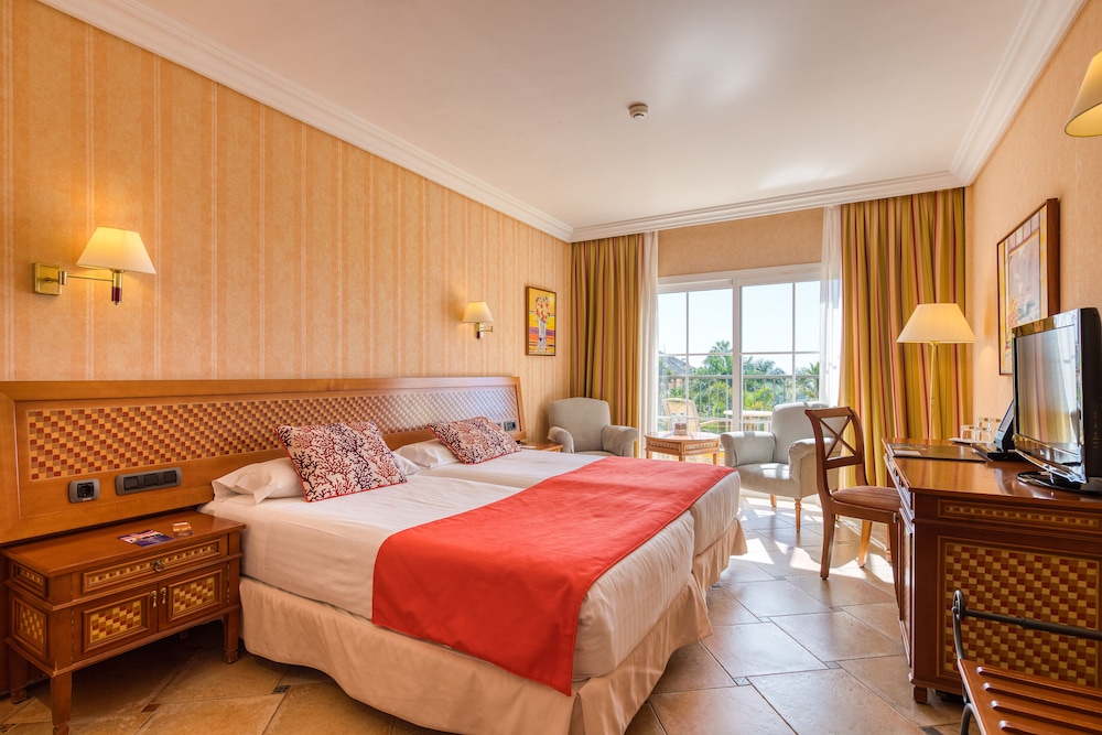 Hotel Cordial Mogán Playa — Hotel rooms in Puerto de Mogan, Canary Islands