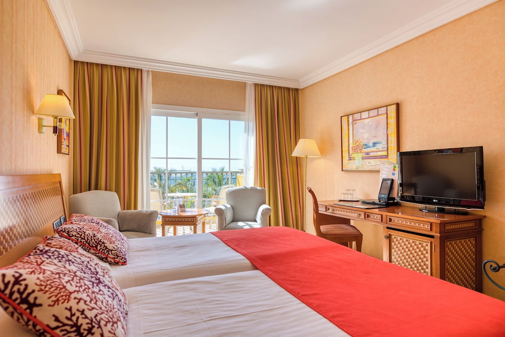 Hotel Cordial Mogán Playa — Hotel rooms in Puerto de Mogan, Canary Islands