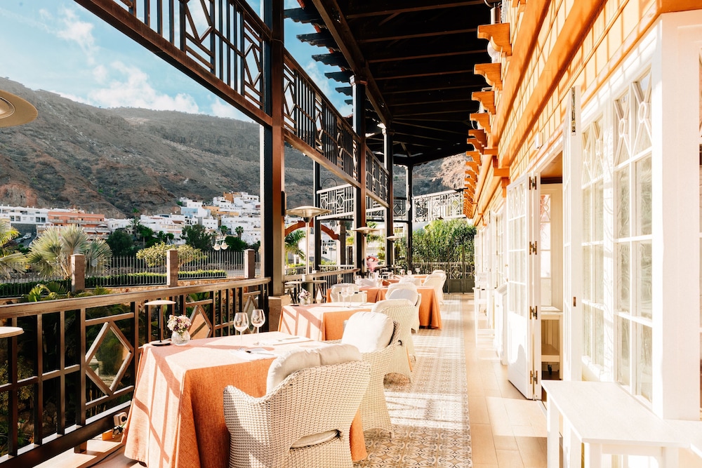 Hotel Cordial Mogán Playa — Restaurant & bars in Puerto de Mogan, Canary Islands