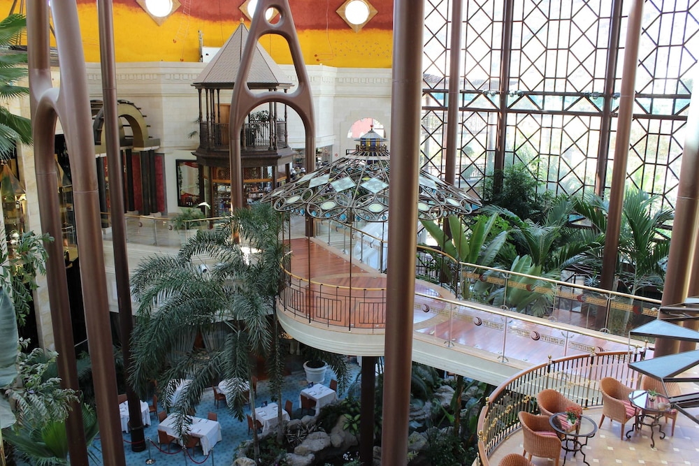 Hotel Cordial Mogán Playa — Hotel building in Puerto de Mogan, Canary Islands