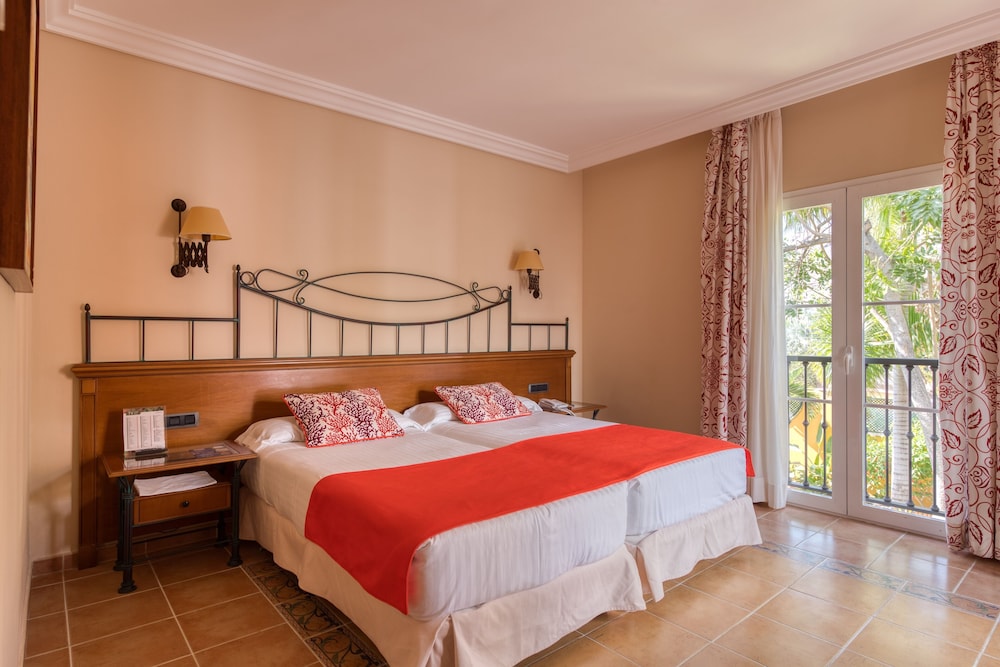 Hotel Cordial Mogán Playa — Hotel rooms in Puerto de Mogan, Canary Islands
