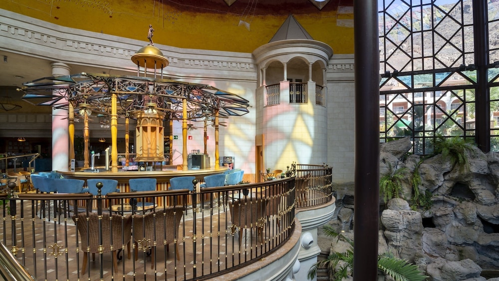 Hotel Cordial Mogán Playa — Restaurant & bars in Puerto de Mogan, Canary Islands