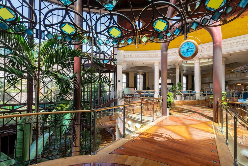 Hotel Cordial Mogán Playa — Hotel building in Puerto de Mogan, Canary Islands