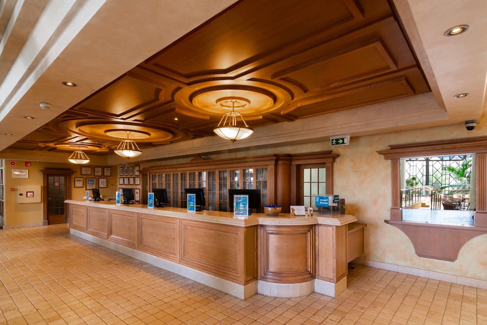 Hotel Cordial Mogán Playa — Hotel building in Puerto de Mogan, Canary Islands