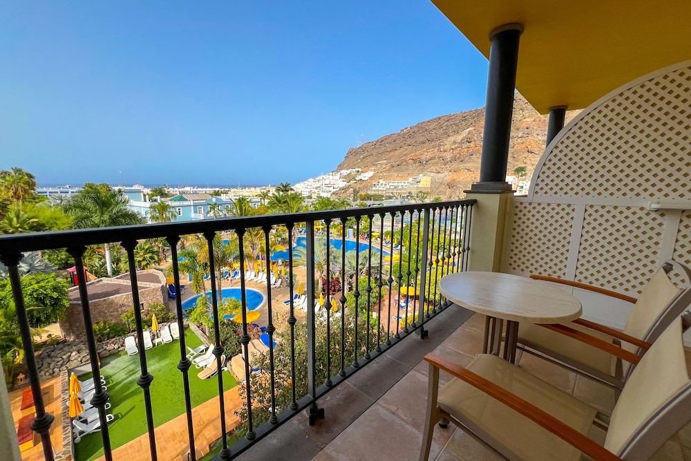 Hotel Cordial Mogán Playa — Hotel rooms in Puerto de Mogan, Canary Islands