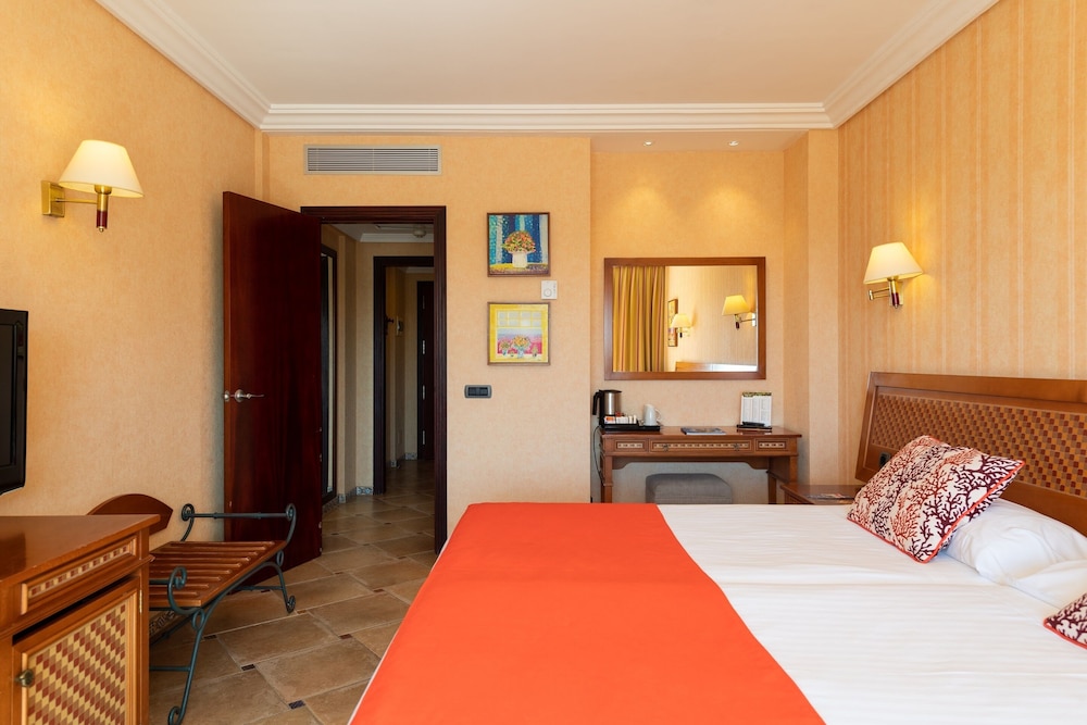 Hotel Cordial Mogán Playa — Hotel rooms in Puerto de Mogan, Canary Islands