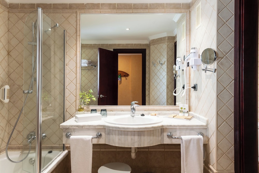 Hotel Cordial Mogán Playa — Hotel rooms in Puerto de Mogan, Canary Islands