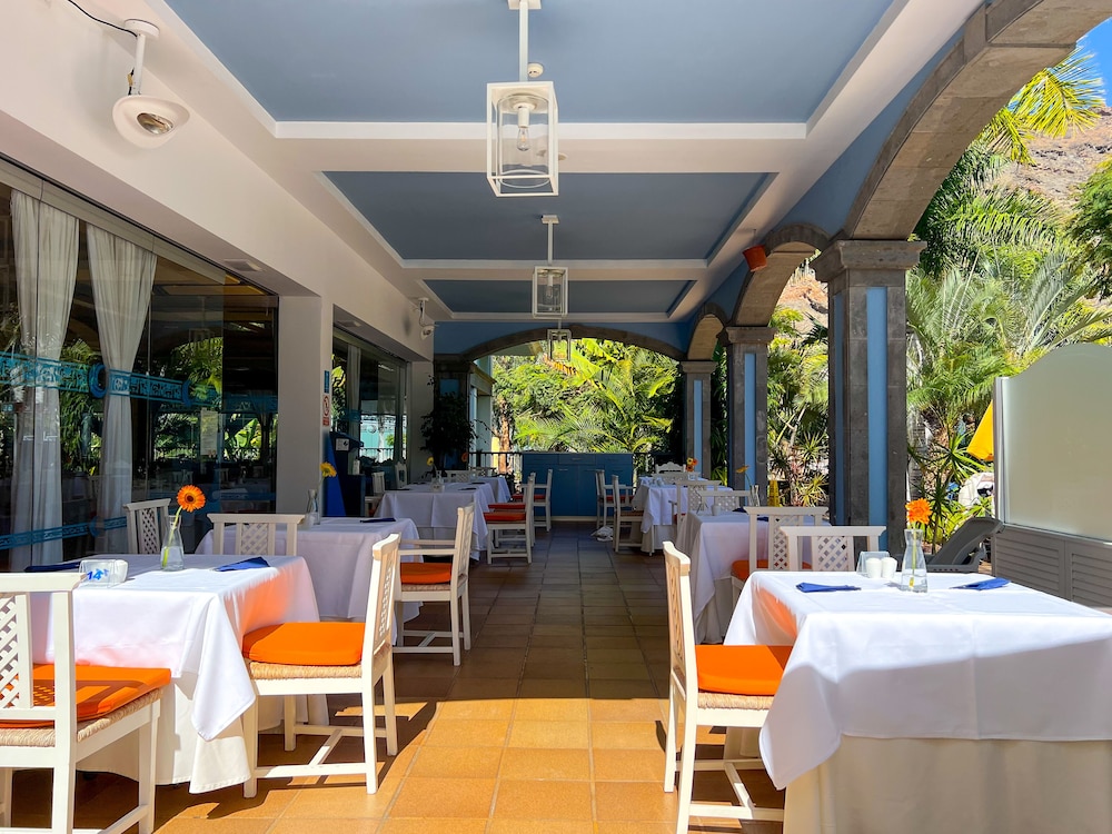 Hotel Cordial Mogán Playa — Restaurant & bars in Puerto de Mogan, Canary Islands