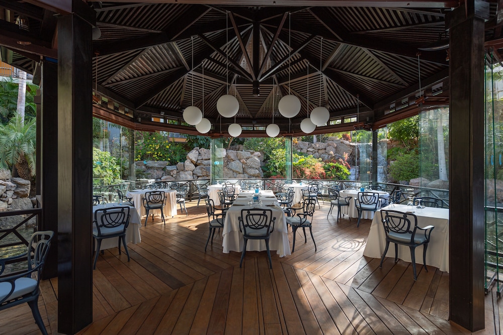 Hotel Cordial Mogán Playa — Restaurant & bars in Puerto de Mogan, Canary Islands